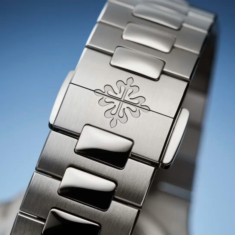 Patek Philippe Nautilus White Gold Watch 5811/1G-001 - Image 17